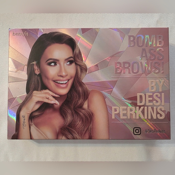 NEW Desi Perkins × Benefit Cosmetics Bomb Ass Brows! 6-pc Eyebrow Kit - Picture 1 of 8